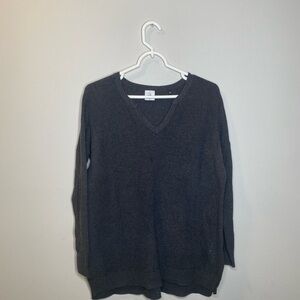 Cabi snuggle women’s  knit pullover tunic 3705 size XS gray V-neck